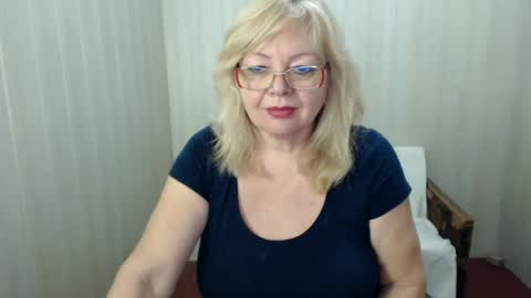Snapshot of evelynloveshy chatting on 01-24-25, 09:58 BarbaraBlondy online show from 01-24-25, 09:58