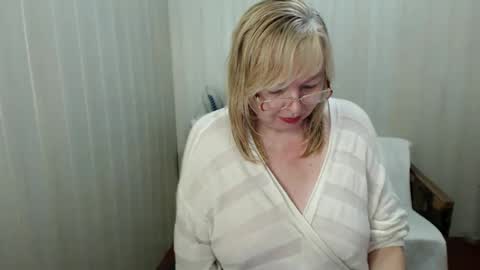 Snapshot of evelynloveshy chatting on 01-30-25, 08:53 BarbaraBlondy online show from 01-30-25, 08:53