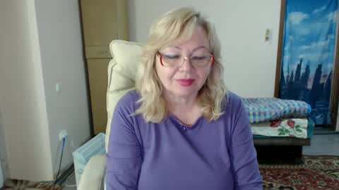 Snapshot of evelynloveshy chatting on 02-01-25, 04:03 BarbaraBlondy online show from 02-01-25, 04:03
