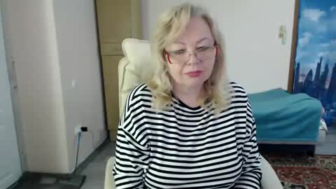 Snapshot of evelynloveshy chatting on 02-04-25, 07:51 BarbaraBlondy online show from 02-04-25, 07:51