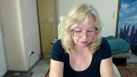 Snapshot of evelynloveshy chatting on 02-04-25, 10:02 BarbaraBlondy online show from 02-04-25, 10:02