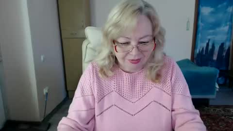 Snapshot of evelynloveshy chatting on 02-06-25, 07:56 BarbaraBlondy online show from 02-06-25, 07:56