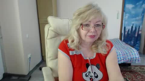 Snapshot of evelynloveshy chatting on 02-08-25, 09:46 BarbaraBlondy online show from 02-08-25, 09:46