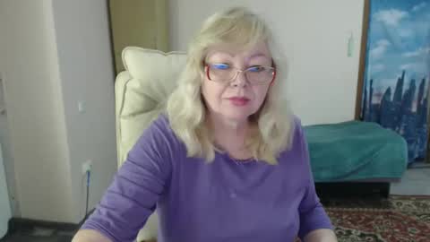 Snapshot of evelynloveshy chatting on 02-10-25, 07:04 BarbaraBlondy online show from 02-10-25, 07:04