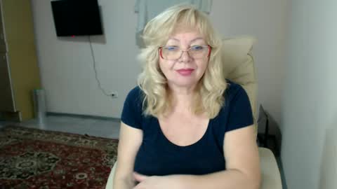 Snapshot of evelynloveshy chatting on 02-18-25, 12:04 BarbaraBlondy online show from 02-18-25, 12:04