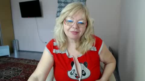 Snapshot of evelynloveshy chatting on 02-21-25, 10:50 BarbaraBlondy online show from 02-21-25, 10:50