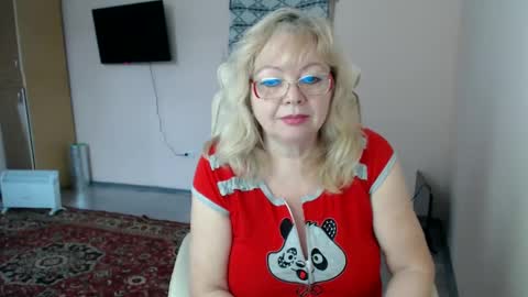 Snapshot of evelynloveshy chatting on 02-22-25, 10:40 BarbaraBlondy online show from 02-22-25, 10:40