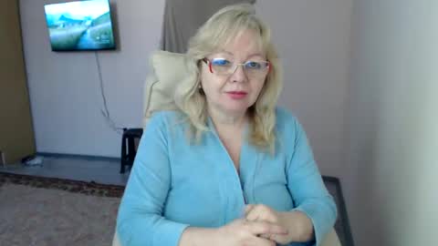 Snapshot of evelynloveshy chatting on 02-27-25, 10:59 BarbaraBlondy online show from 02-27-25, 10:59