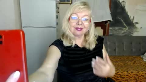 Snapshot of evelynloveshy chatting on 10-10-25, 07:46 BarbaraBlondy online show from 10-10-25, 07:46