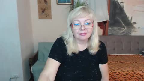 Snapshot of evelynloveshy chatting on 10-30-25, 07:25 BarbaraBlondy online show from 10-30-25, 07:25