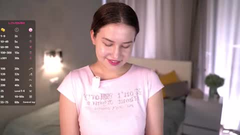 Snapshot of evelynnclaire chatting on 06-23-26, 05:49 Emily online show from 06-23-26, 05:49