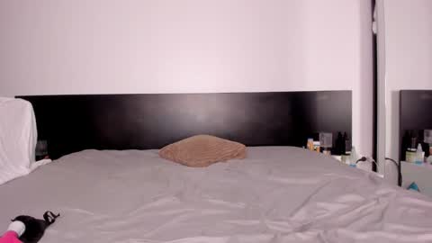 Snapshot of evelynneshawn chatting on 10-01-25, 09:54 Evelyne online show from 10-01-25, 09:54