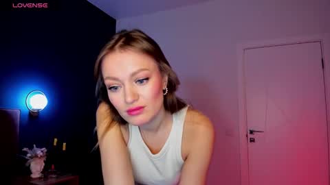 Evelyn online show from 10-12-25, 01:37