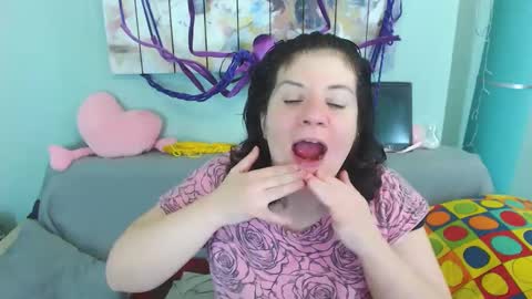 Snapshot of everly_rays chatting on 12-20-24, 05:08 Everly online show from 12-20-24, 05:08