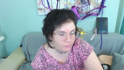 Snapshot of everly_rays chatting on 12-25-24, 10:59 Everly online show from 12-25-24, 10:59
