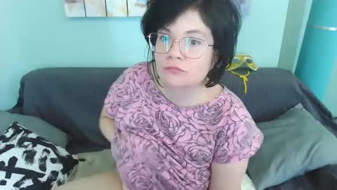 Snapshot of everly_rays chatting on 02-12-25, 02:10 Everly online show from 02-12-25, 02:10