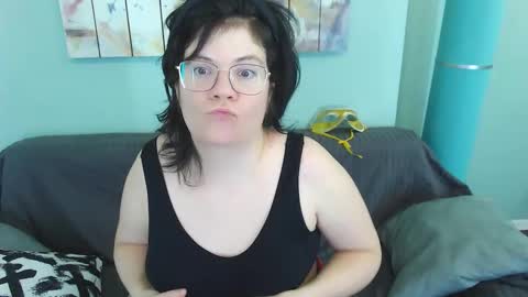 Snapshot of everly_rays chatting on 02-17-25, 07:21 Everly online show from 02-17-25, 07:21