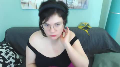 Snapshot of everly_rays chatting on 02-18-25, 08:14 Everly online show from 02-18-25, 08:14