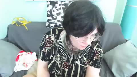 Snapshot of everly_rays chatting on 03-06-25, 10:52 Everly online show from 03-06-25, 10:52