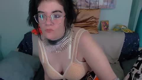 Snapshot of everly_rays chatting on 11-06-25, 08:54 Everly online show from 11-06-25, 08:54