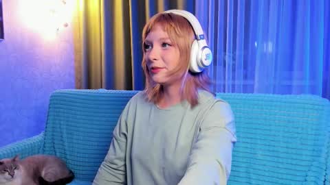 Snapshot of eves_eyes chatting on 10-28-25, 05:59 Forget me not eve on CB online show from 10-28-25, 05:59