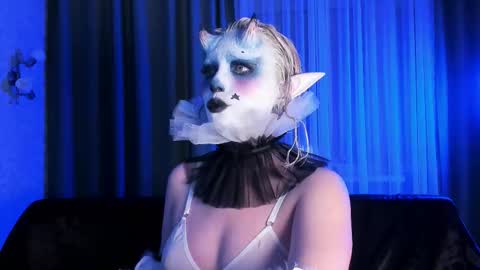 Snapshot of eves_eyes chatting on 10-31-25, 05:47 Forget me not eve on CB online show from 10-31-25, 05:47