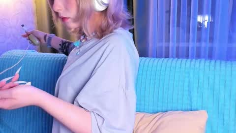 Snapshot of eves_eyes chatting on 11-08-25, 12:44 Forget me not eve on CB online show from 11-08-25, 12:44