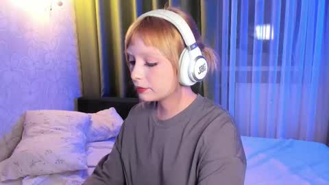 Snapshot of eves_eyes chatting on 11-13-25, 12:09 Forget me not eve on CB online show from 11-13-25, 12:09