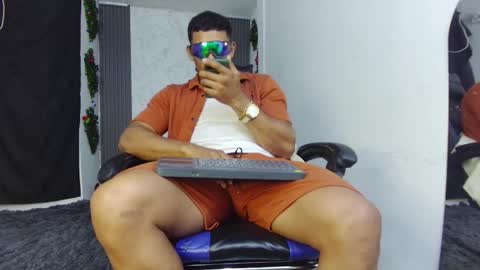 Snapshot of evessinn chatting on 02-14-26, 04:09 luis online show from 02-14-26, 04:09