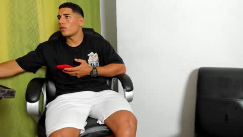 Snapshot of evessinn chatting on 03-29-26, 03:12 luis online show from 03-29-26, 03:12