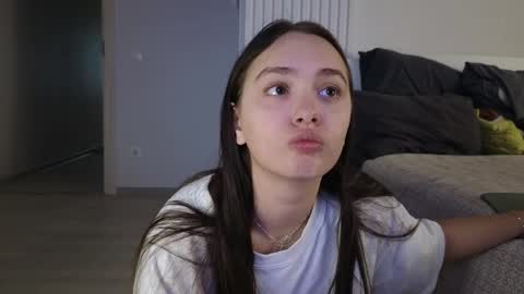 evi_woow online show from 03-24-26, 01:21