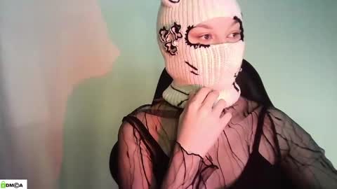 Snapshot of evie_muna chatting on 05-02-26, 01:54 Renesme White Im here from Monday to Friday online show from 05-02-26, 01:54