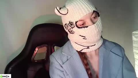 Snapshot of evie_muna chatting on 05-14-26, 01:56 Renesme White Im here from Monday to Friday online show from 05-14-26, 01:56
