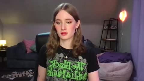 Snapshot of eviecam chatting on 02-25-25, 12:36 Evie3 online show from 02-25-25, 12:36