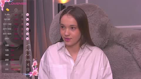 Snapshot of eviegreens chatting on 01-27-25, 12:43 Evie online show from 01-27-25, 12:43