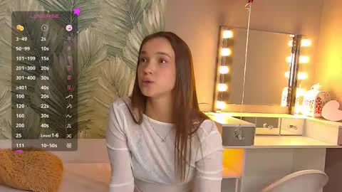 Snapshot of eviegreens chatting on 02-17-25, 06:59 Evie online show from 02-17-25, 06:59