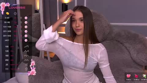 Snapshot of eviegreens chatting on 02-19-25, 06:43 Evie online show from 02-19-25, 06:43