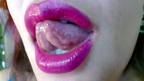 Snapshot of evolethmontenegros chatting on 12-22-24, 05:23 Evoleth online show from 12-22-24, 05:23