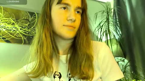 Snapshot of evona_ chatting on 02-17-26, 09:32 Kleya online show from 02-17-26, 09:32