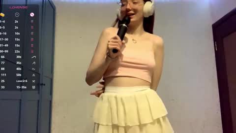 Snapshot of evonnesilvestre chatting on 09-19-25, 09:11 Eva online show from 09-19-25, 09:11