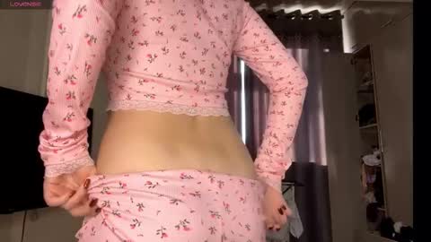 Snapshot of evonnesilvestre chatting on 01-10-26, 05:31 Eva online show from 01-10-26, 05:31