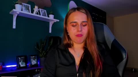 EVY online show from 06-04-26, 01:22