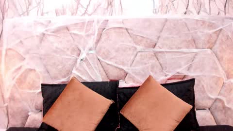 Snapshot of exotic_ebony_ chatting on 10-14-25, 07:03 Alison online show from 10-14-25, 07:03