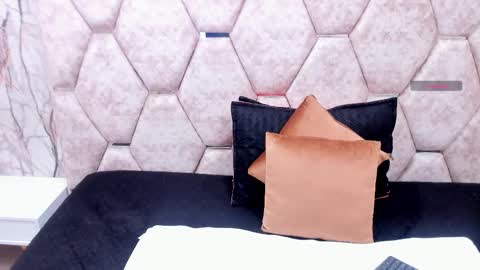 Snapshot of exotic_ebony_ chatting on 10-17-25, 07:05 Alison online show from 10-17-25, 07:05