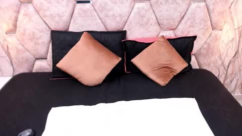 Snapshot of exotic_ebony_ chatting on 11-23-25, 07:13 Alison online show from 11-23-25, 07:13