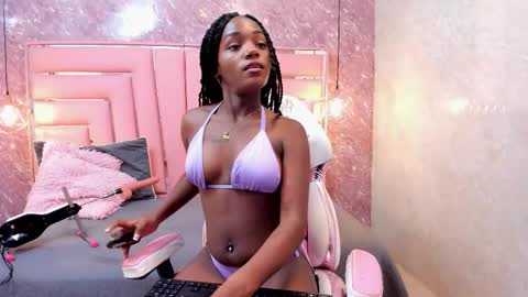 Snapshot of exotic_ebony_ chatting on 02-12-26, 07:42 Alison online show from 02-12-26, 07:42