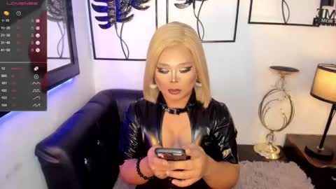 Lindsay online show from 06-10-26, 01:39