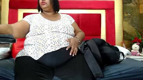 Snapshot of exoticbigmandx chatting on 04-25-26, 02:47 Mandy online show from 04-25-26, 02:47