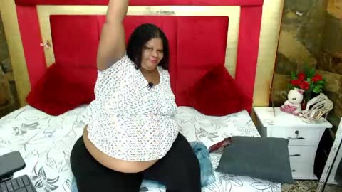 Snapshot of exoticbigmandx chatting on 04-27-26, 01:31 Mandy online show from 04-27-26, 01:31