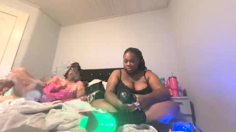 Snapshot of exotiiccmonroe1 chatting on 02-21-26, 05:52 exotiiccmonroe1 online show from 02-21-26, 05:52